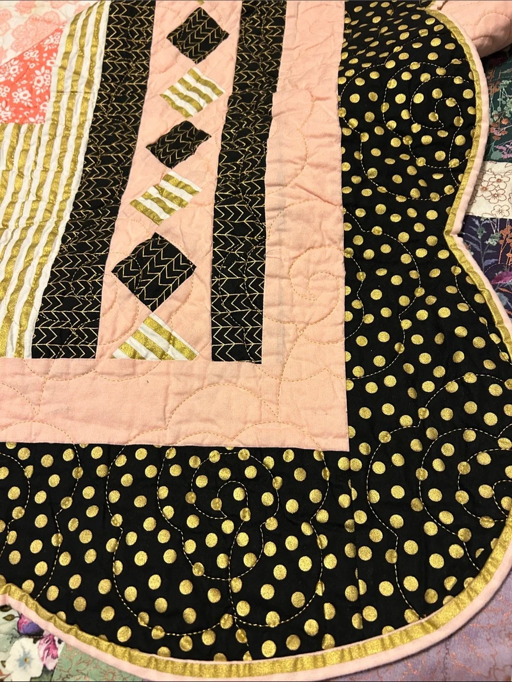 ONE OF A KIND - HANDCRAFTED Floral Quilt - Pink and Black and scalloped edges